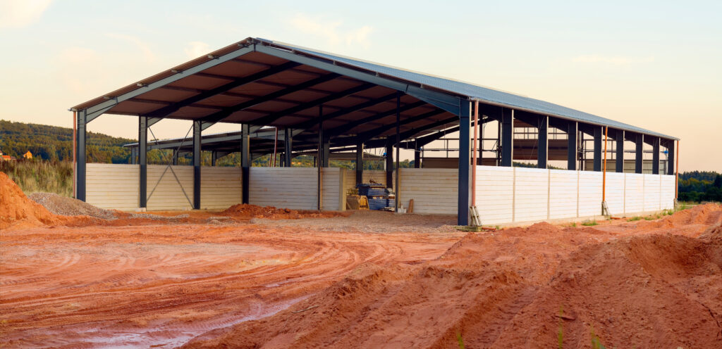 New agriculture building: Erecting a Metal Barn